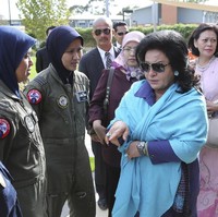 Baru-baru ini, putri Rosmah sendiri yang pernikahannya tidak diakui  kedua orangtuanya dan memilih keluar dari rumah, mengungkapkan berbagai keburukan soal orangtuanya. Dan tindakan bedah medis sang ibu termasuk yang disebutkannya. Dia menuliskan di Facebook bahwa dokter kecantikan sering datang bolak-balik ke rumahnya. Foto: Getty Images, Reuters, AFP