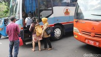 Pengaturan masuk kerja PNS selama bulan Ramadan juga dimaksudkan untuk mengurai kemacetan di jalan.