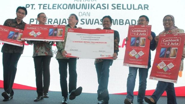 Telkomsel Gaet Erajaya Dorong Penetrasi Smartphone
