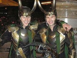 Potret Viral Superhero Avengers Bersama Kembarannya