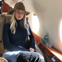 Tampaknya Lala pun ingin diakui sebagai model. Di Instagramnya pun dipenuhi dengan foto-foto profesional bak model. Namun itu hanyalah foto sendiri bukan untuk pemotretan. Kerap kali ia diejek sebagai model palsu.  Foto: Instagram