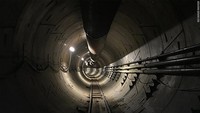 Sistem bawah tanah futuristik besutan The Boring Company akan membawa orang dan mobil pribadi meluncur di bawah tanah dengan kecepatan hingga 241 km/jam. Istimewa/money.cnn.com