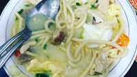 Baru smpai Jogja, sdh makan ronde 3.. ancuuur nieh diet, tulisnya. Waduh! seporsi mie godok ini merupakan menu ketiga yang ia makan. Foto: Instagram @ardibakrie