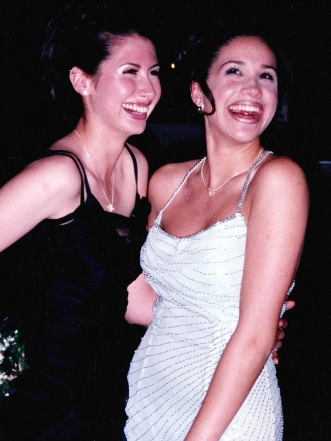 Pesta prom juga sempat dirasakan Meghan. Begini penampilannya saat pesta kelulusan SMA. (Foto: Istimewa)