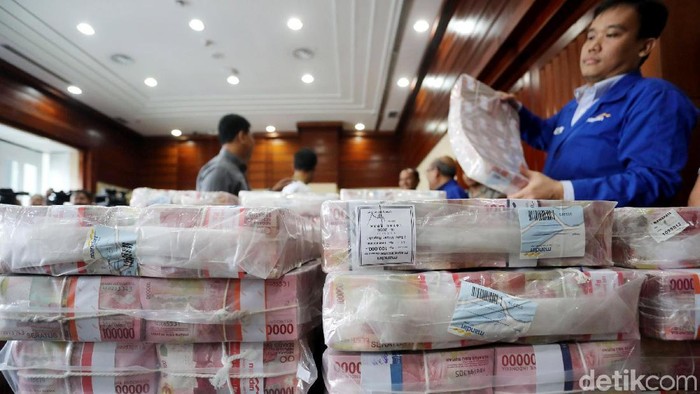 Samadikun Hartono mengembalikan uang tunai Rp 87 miliar. Total yang telah dikembalikan Rp 169 miliar, sesuai perintah Mahkamah Agung (MA).