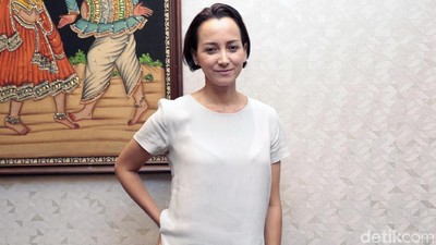 Apa Kabar Karina Suwandi, Istri Indro di Film Warkop?