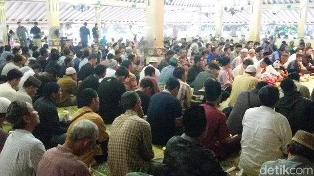 Masjid Besar Kauman Yogya menyediakan 1.600 bungkus gulai kambing untuk menu takjil tiap hari Kamis, (17/5/2018).