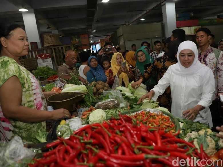 Puasa Perdana, Khofifah Tetap Fit Keliling Pasar Surabaya Puasa Perdana, Khofifah Tetap Fit Keliling Pasar Surabaya
