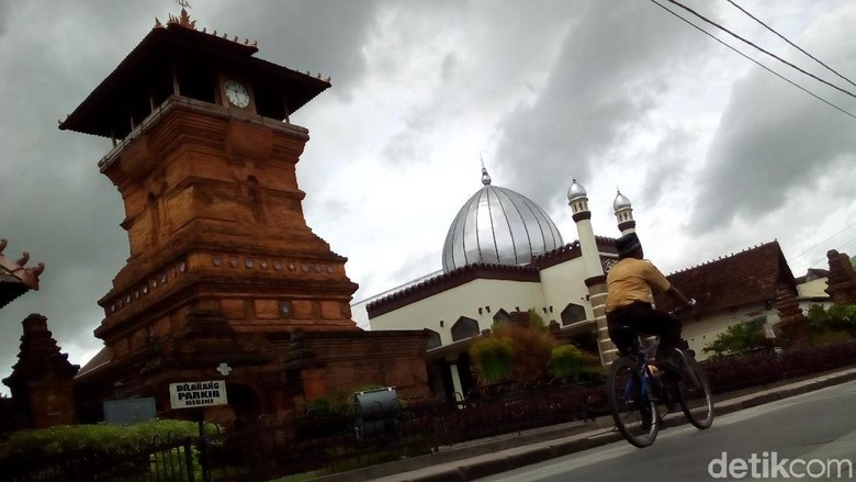 Mengintip Prasasti Masjid Menara Kudus yang Konon dari Palestina Mengintip Prasasti Masjid Menara Kudus yang Konon dari Palestina