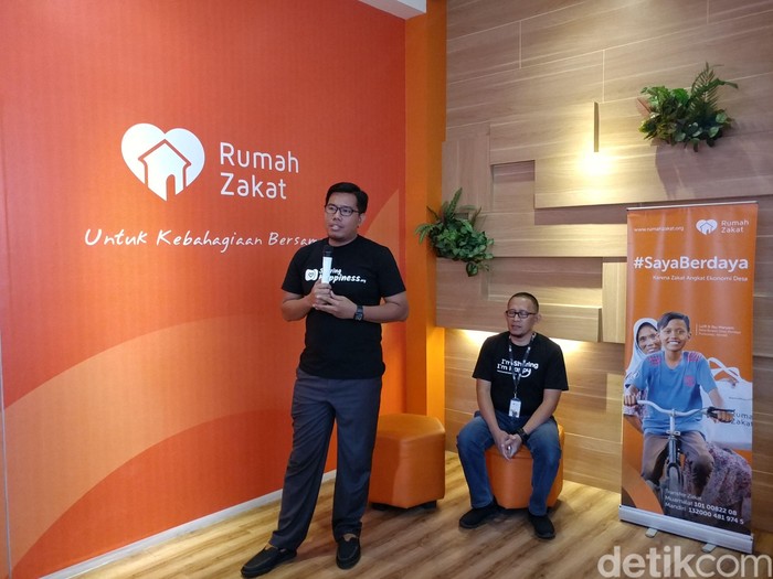 Laz Harfa Ajak Ricky Harun Berbagai Kebahagiaan Republika Online