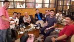 Intip Potret Babang Tamvan, Andika Mahesa Saat Sedang Makan dan Masak