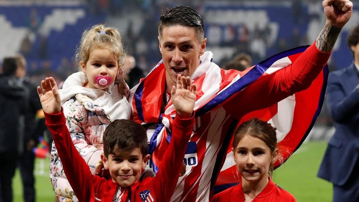 Fernando Torres mewujudkan mimpinya dengan meraih trofi Liga Europa bersama Atletico. (Foto: Gonzalo Fuentes/REUTERS)