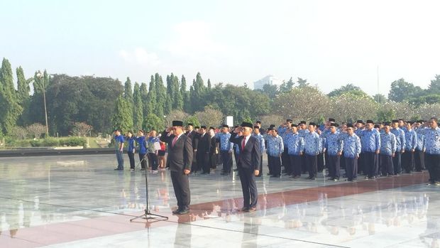 Peringati Harkitnas, Menkominfo Tabur Bunga di TMP Kalibata