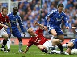 Paul Scholes menjadi salah satu andalan MU di lini tengah dalam partai final 2007 itu. Setelah pensiun bermain, pria 43 tahun itu kini menjadi salah satu pemilik klub Salford City dan bekerja sebagai analis sepakbola di media. (Foto: Adrian Dennis/AFP)