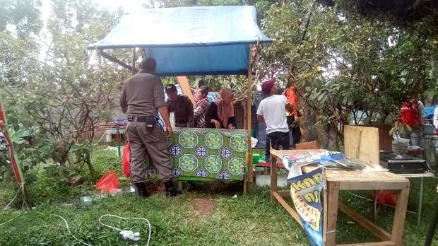 Jualan di Bahu Jalan GDC, Lapak Takjil Dipindahkan Satpol PP