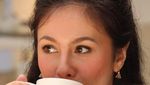 Lihat Nih Gaya 10 Artis Cantik Kalau Sedang Minum Kopi!
