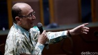 Terdakwa  perintangan penyidikan Setya Novanto, dr. Bimanesh Sutarjo menghadirkan ahli penyakit dalam dan hipertensi, dr. Jose Roesma di Pengadilan Tipikor, Jakarta, Jumat (18/5/2018).