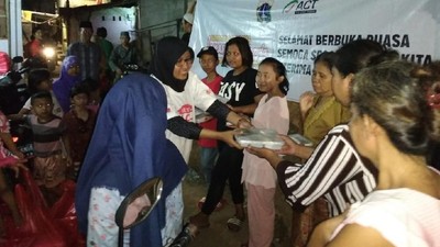 Asyiknya Warga di 111 RW se-DKI Jakarta Dapat Bukber Gratis