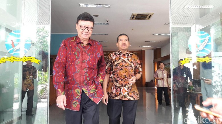 Mendagri Pasang Badan Hadapi Angket Iriawan Mendagri Pasang Badan Hadapi Angket Iriawan
