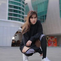 Memiliki wajah menawan dan tubuh yang indah, banyak yang menyebutkan bahwa atlet bulu tangkis ini juga pantas menjadi model. Foto: Instagram @manuputtybellaetrix