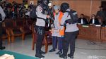 Polisi Bersenjata Lengkap Amankan Sidang Teroris Aman Abdurrahman