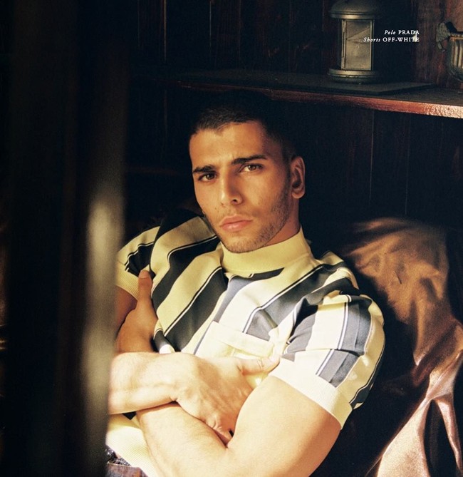 Younes Bendjima adalah kekasih Kourtney Kardashian yang berprofesi sebagai model. Pria 25 tahun itu terpaut usia yang cukup jauh dengan Kourtney. Kourtney yang berusia 39 terpaut usia 14 tahun lebih tua dari Younes.  Foto: Instagram