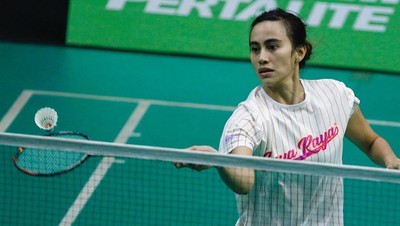 Tangguh di Lapangan, Gaya Harian Pebulu Tangkis Cantik Ini Buat Meleleh