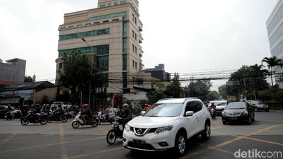 Uji Coba Penutupan 3 Simpang di Jalan Mampang Dimulai Hari Ini