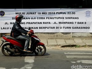 Persimpangan Mampang Ditutup, Pengendara Berputar di Garansindo dan Tendean