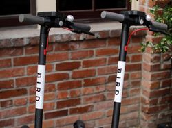 Skuter Listrik Canggih Jadi Tren Baru Transportasi Online