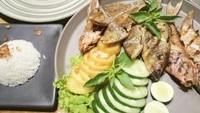 Nyam! Barisan ikan goreng ini bikin ngiler ya. Dimakan bareng nasi putih dan sambal pasti rasanya makin maknyus. Foto: instagram @melissa_karim