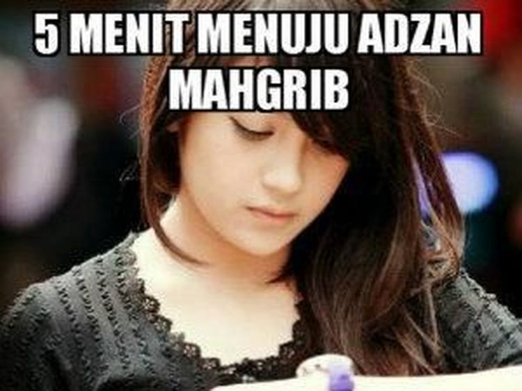 Deretan Meme Kocak Menanti Adzan Maghrib