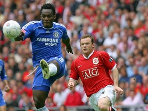 Essien Tolak MU Gara-gara Ditelepon Drogba