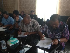 Pemda Karawang Cabut Izin Pabrik Kertas Anak Usaha Sinarmas