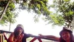 Keren! Pose Santai Kaka Saat Makan hingga Ngopi Bareng Member Slank