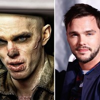 Penampilan si tampan Nicholas Hoult dalam film Mad Max: Fury Road berubah drastis karena makeup. Berperan sebagai Nux, Nicholas menjelma menjadi tokoh berkepala plontos dengan bibir penuh jahitan dan hidung yang rusak. Foto: Getty Images, Istimewa