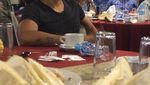 Keren! Pose Santai Kaka Saat Makan hingga Ngopi Bareng Member Slank