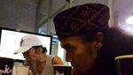 Keren! Pose Santai Kaka Saat Makan hingga Ngopi Bareng Member Slank