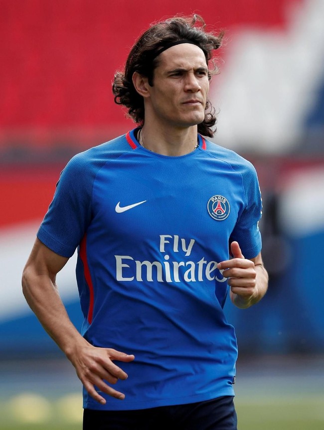 Pemain sepakbola umumnya memiliki tubuh atletis yang ideal. Tubuh mereka kekar, tapi ototnya tidak terlalu besar. Menurut pakar kesehatan olahraga dan ortopedi Dr. David Geier, banyak orang melihat tubuh pesepak bola yang ototnya merata lebih menarik ketimbang atlet basker yang otot bahu dan lengannya sangat besar sehingga terlihat mengintimidasi. Foto: Benoit Tessier/Reuters