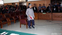 Hal tersebut dilakukan Aman dengan cara menyebarkan paham radikal melalui ceramah dan seri kajian tauhid.