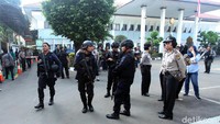 Pengamanan di lokasi pun diperketat dengan penjagaan 4 ring.