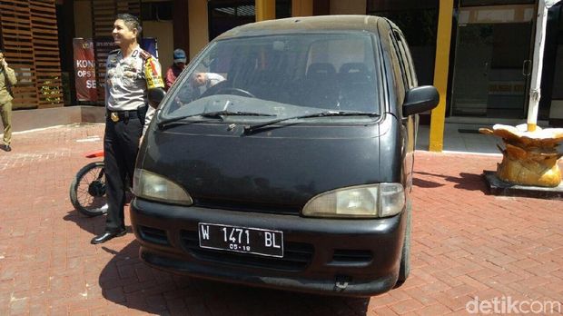 Kecoh Polisi, Terduga Teroris Pakai Satu Nopol untuk 2 Mobil