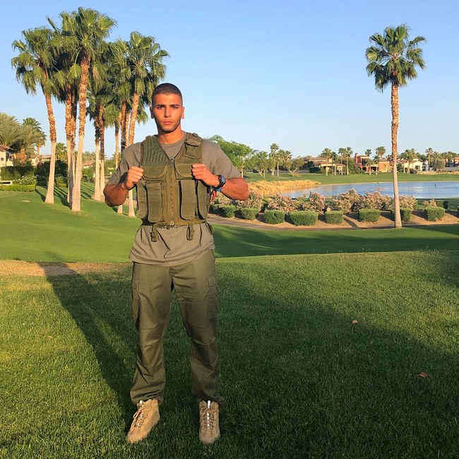 Mantan petinju itu pun bisa tiga bahasa. Selain bahasa Inggris, ia lancar berbahasa Prancis dan Arab.  Foto: Instagram