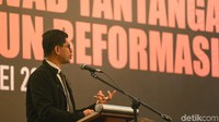 Para pembicara memaparkan gagasan dan pengalamannya dalam pemberantasan korupsi pada diskusi Refleksi Gerakan Anti Korupsi: Menjawab Tantangan 20 Tahun Reformasi.