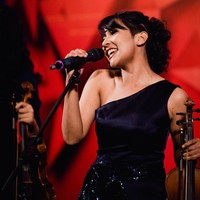 Indonesia juga punya Ava Victoria. Selain bersolo karier, violinist berparas ayu  ini turut tergabung dalam trio Violet yang terdiri dari tiga violinist perempuan. Ia pun aktif melestarikan musik khas Nusantara lewat grup Keroncong Musyawarah. (Foto: Instagram)