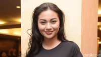 Nggak bikin puasa batal kok kalau lihat senyuman manis Ariel Tatum.  Foto: Poo/Noel/detikHOT