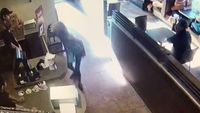 Jorok Banget! Wanita Ini BAB di Restoran dan Lempar Kotorannya ke Kasir