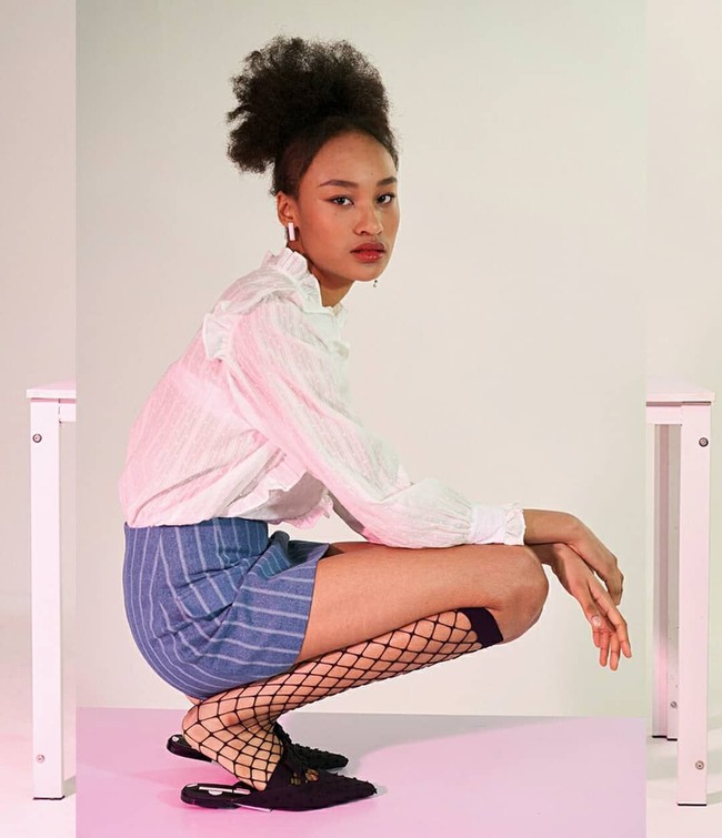 Bae Yoo Jin merupakan model yang sedang naik daun di Korea Selatan. Ia menjadi model wanita Afrika-Korea pertama di Negeri Ginseng itu. Foto: Instagram/@bae_0430