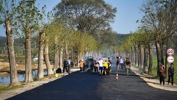 Teknik mengaspal jalan yang diterapkan masyarakat Korut pun tampak mirip dengan di sini. (Foto: Instagram/dprk360)