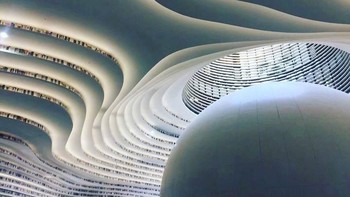 Perpustakaan ini memiliki fasilitas pendidikan yang dapat diakses dari aula utama. Foto: Dezeen